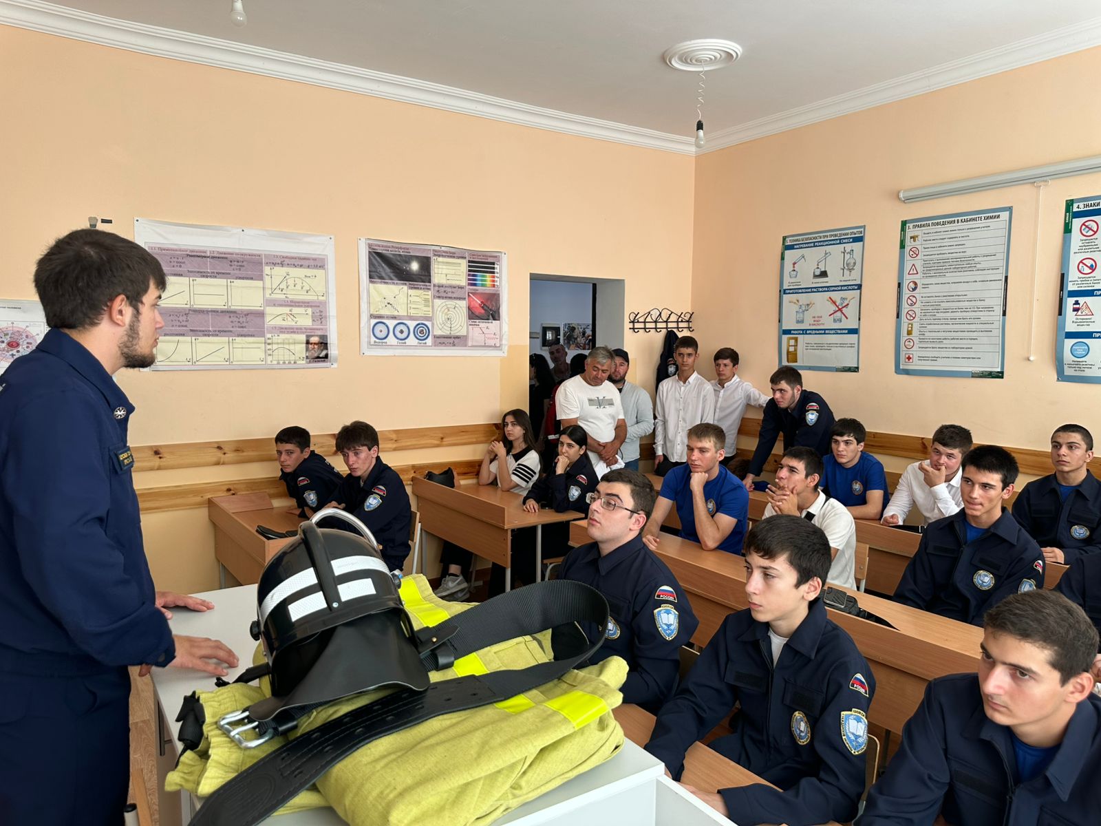 Активисты отряда ВСКС провели открытый урок для студентов 1-го курса