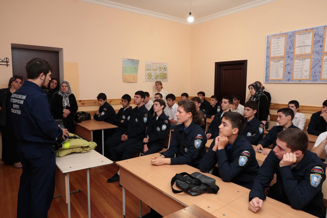 Активисты отряда ВСКС провели открытый урок для студентов 1-го курса