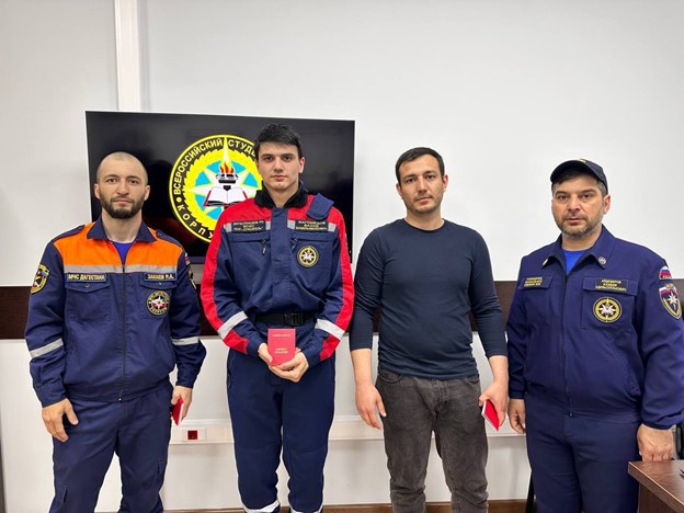 В честь 22 - летия Всероссийского студенческого корпуса спасателей прошло торжественное построение в здании Махачкалинской базовой поисково-спасательн...