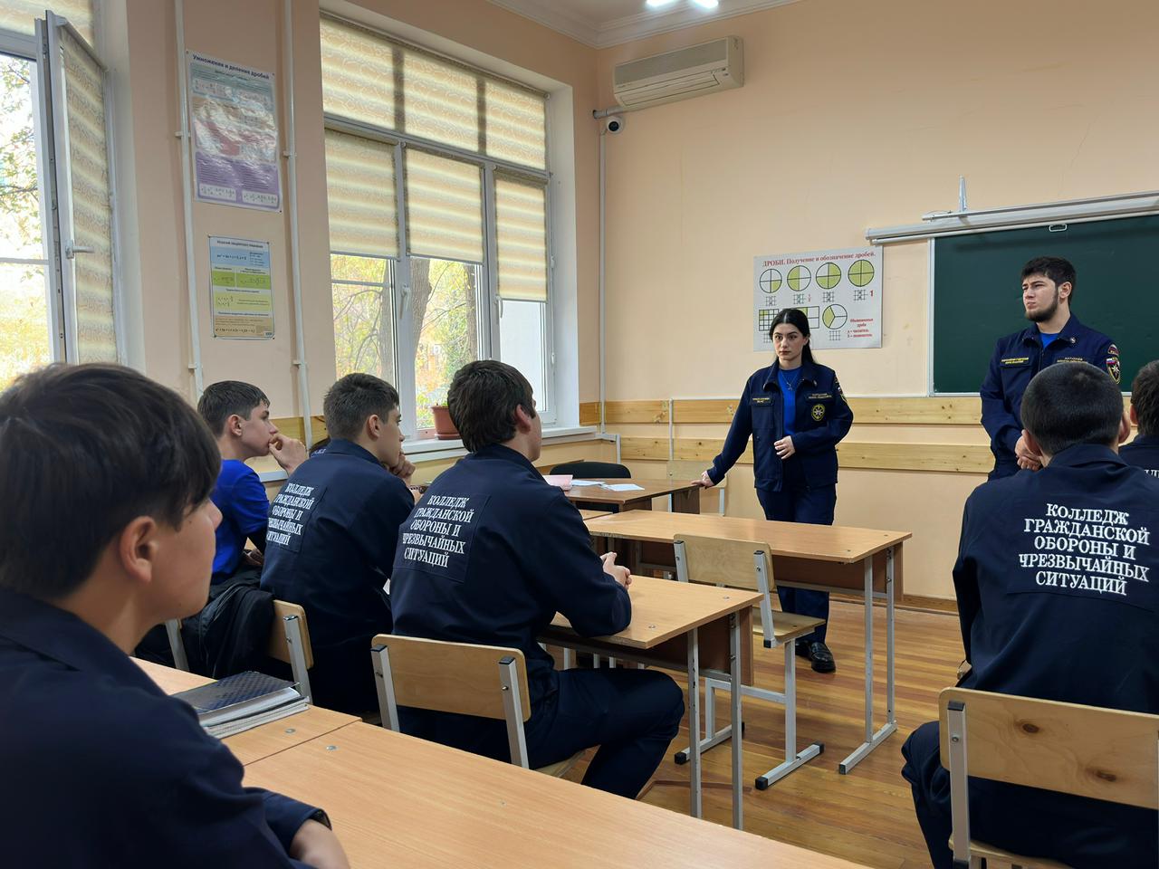 Внеурочные занятия  "Разговоры о важном" на тему «Профессия — жизнь спасать»