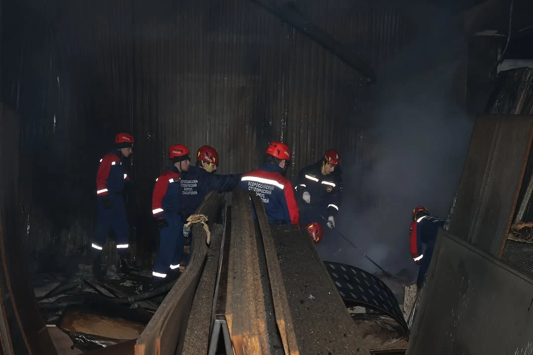 Возгорание мебельного цеха в пригороде Махачкалы