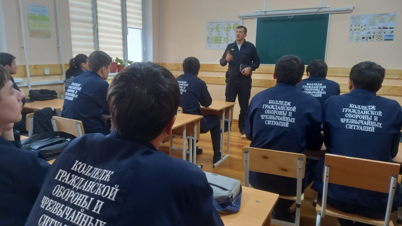 Встреча студентов с участковым ОП по Советскому району УМВД РФ по г. Махачкала Тагировым Г.М.